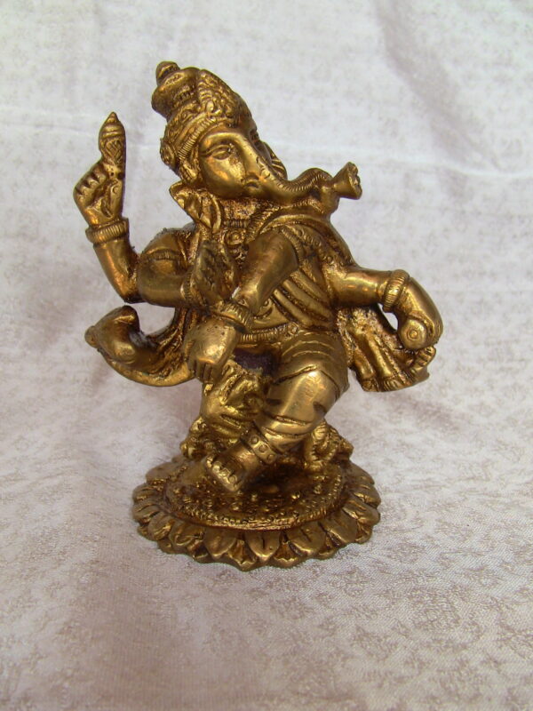 Gannesh, Dancing